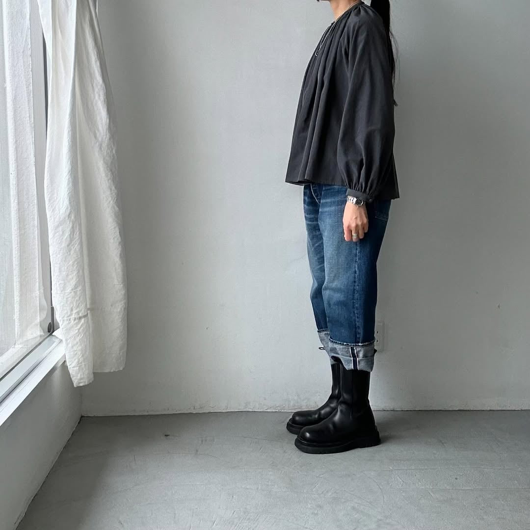 atelier naruse コットントリアセテートギャザーブラウス チャコール