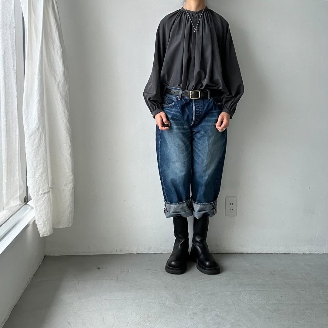 atelier naruse コットントリアセテートギャザーブラウス チャコール