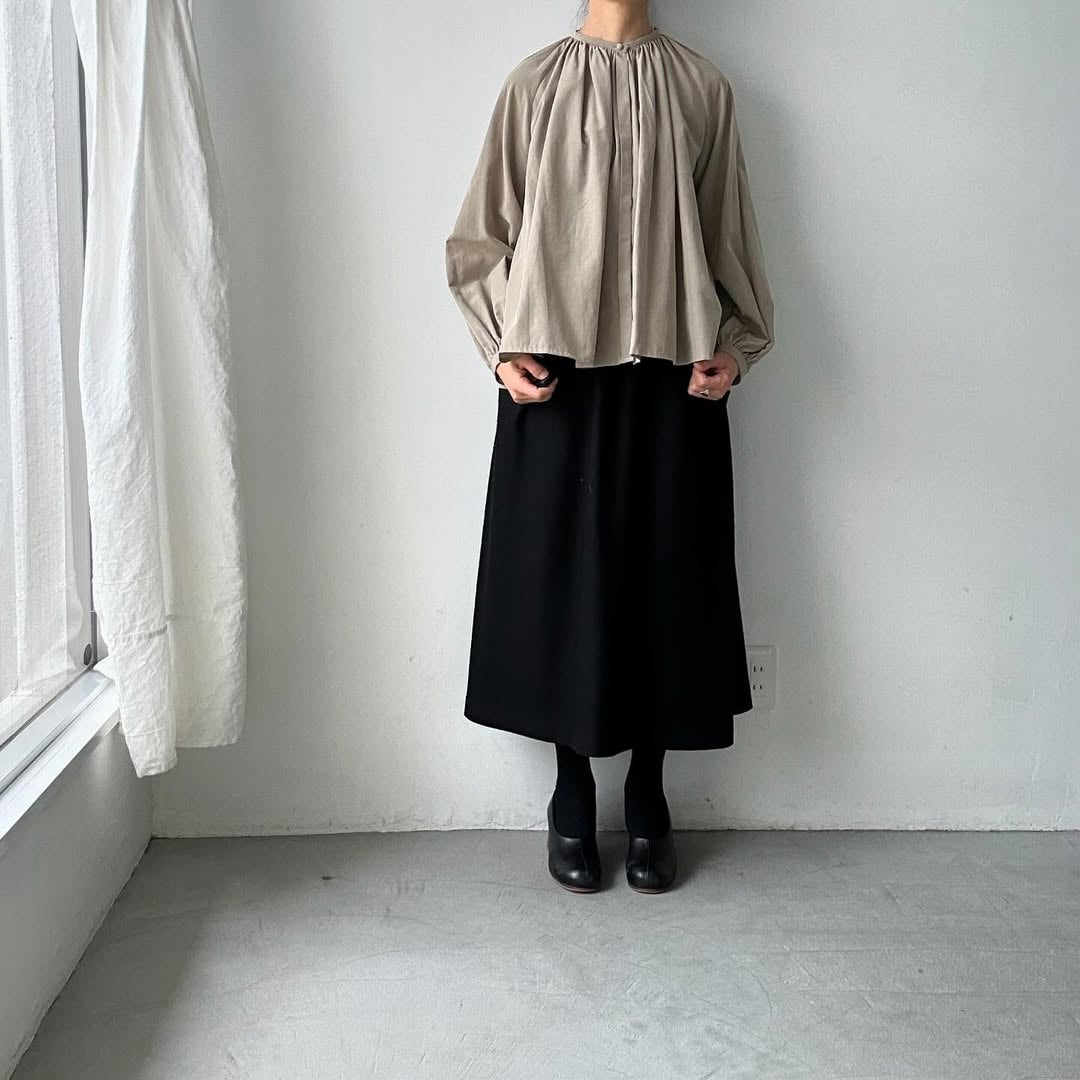 atelier naruse コットントリアセテートギャザーブラウス ベージュ