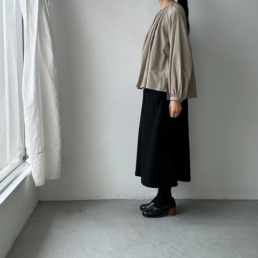 atelier naruse コットントリアセテートギャザーブラウス ベージュ