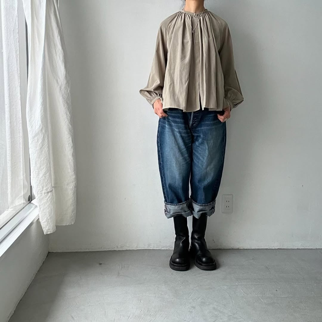 atelier naruse コットントリアセテートギャザーブラウス ベージュ