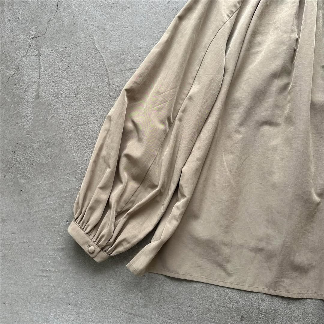 atelier naruse コットントリアセテートギャザーブラウス ベージュ