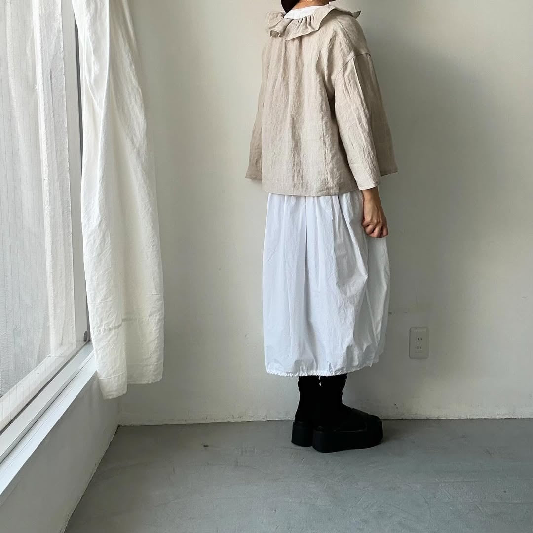 MAGALI コルトレイクリネンフリルブラウス ナチュラル
