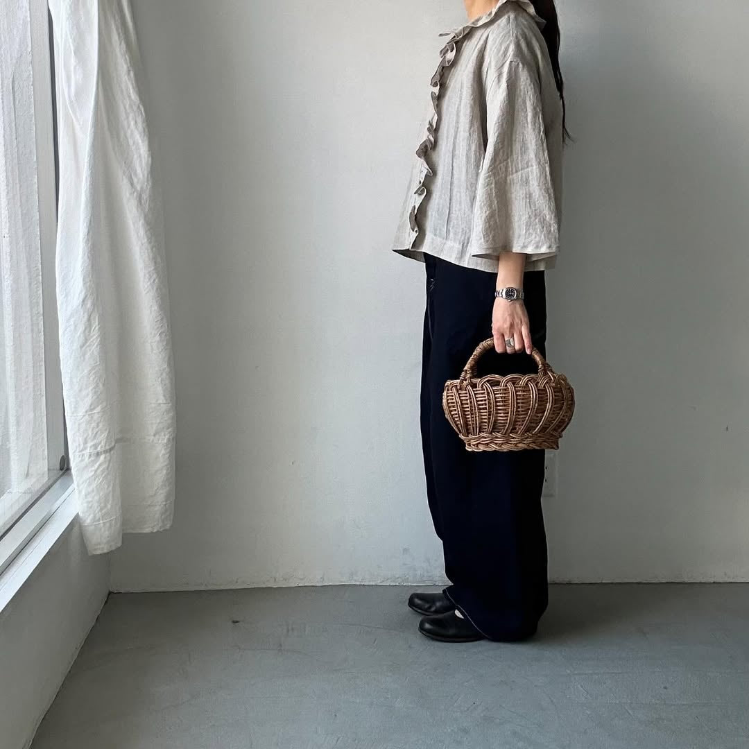 MAGALI コルトレイクリネンフリルブラウス ナチュラル