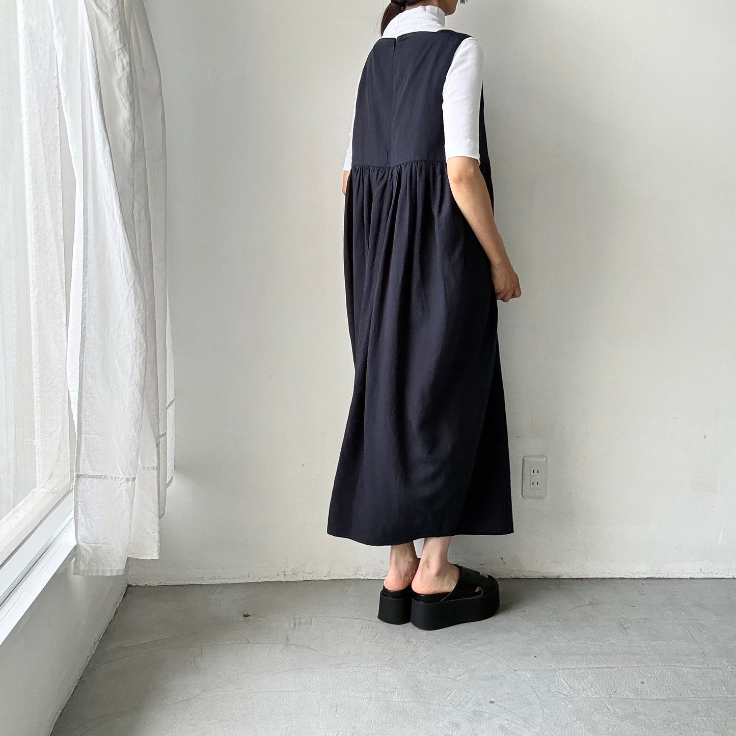 TENNE HANDCRAFTED MODERN ビスコースリネンノースリーブコクーンドレス
