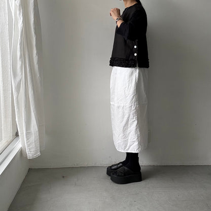 R&D.M.Co  リネンガーメントダイフリルデコレーションボタンビブ
