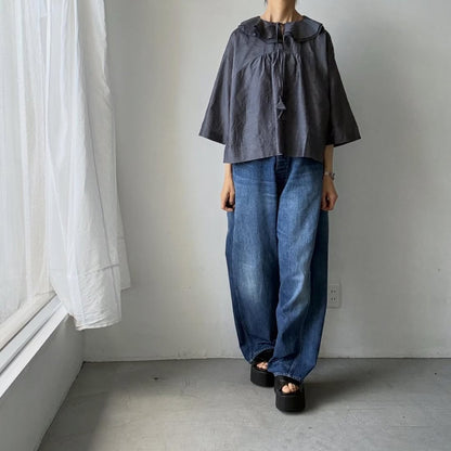 MAGALI コットンシルクブレイドフリルカラーブラウス　グレー
