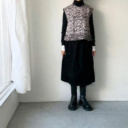 R&D.M.Co  ワイルドベリーリネンフリルデコレーションボタンビブ