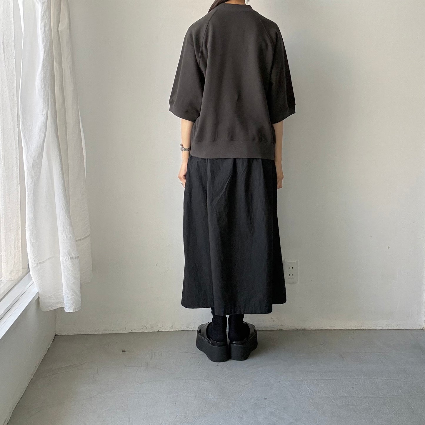 atelier naruse  コットン半袖スウェットシャツ　スミクロ