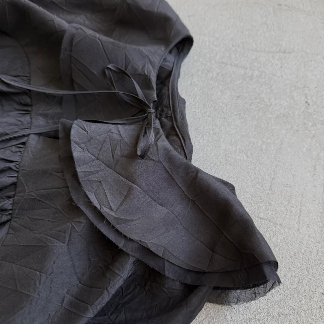 MAGALI コットンシルクブレイドフリルカラーブラウス　ブラック