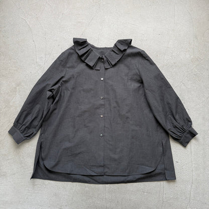 🔵金曜日入荷分予約受付中🔵Linenya  ラッフルシャツ　スミ