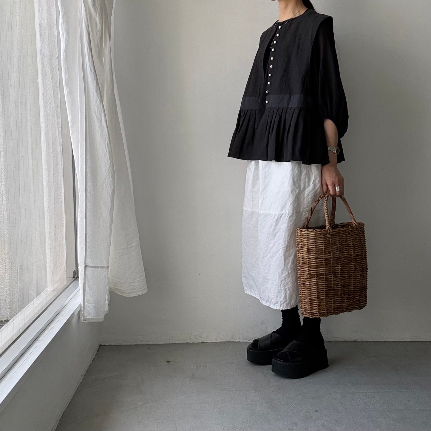 MAGALI   コットンリネンピンチェックペザントジレ