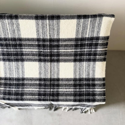 TWEED MILL ウールブランケット
Grey dress stewart