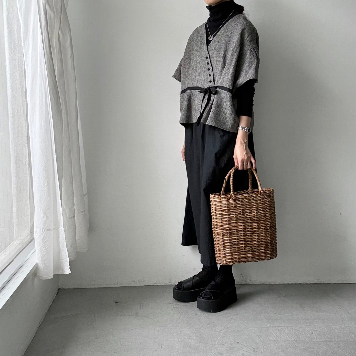 MAGALI  トリプルウォッシュリネンカシュクールジレ　フォグブラック