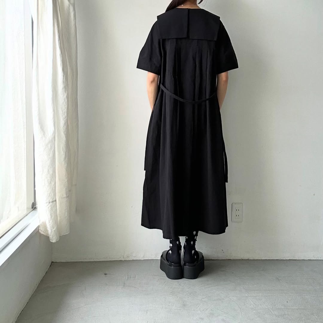 MAGALI 天日干しコットンスクエアカラーワンピース　ブラック