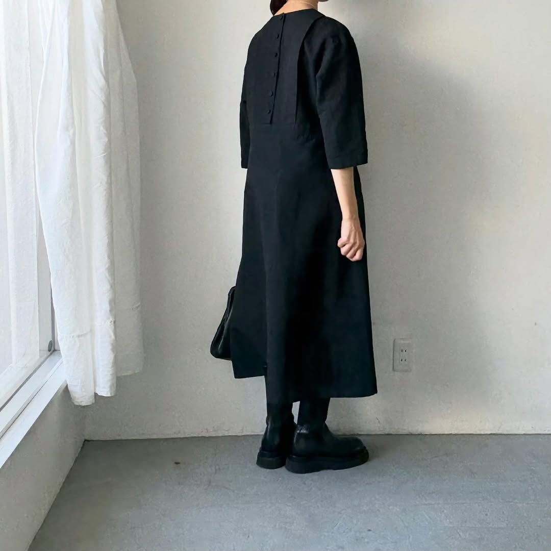 MAGALI ハイカウントコットンリネングレースドレス　ブラック