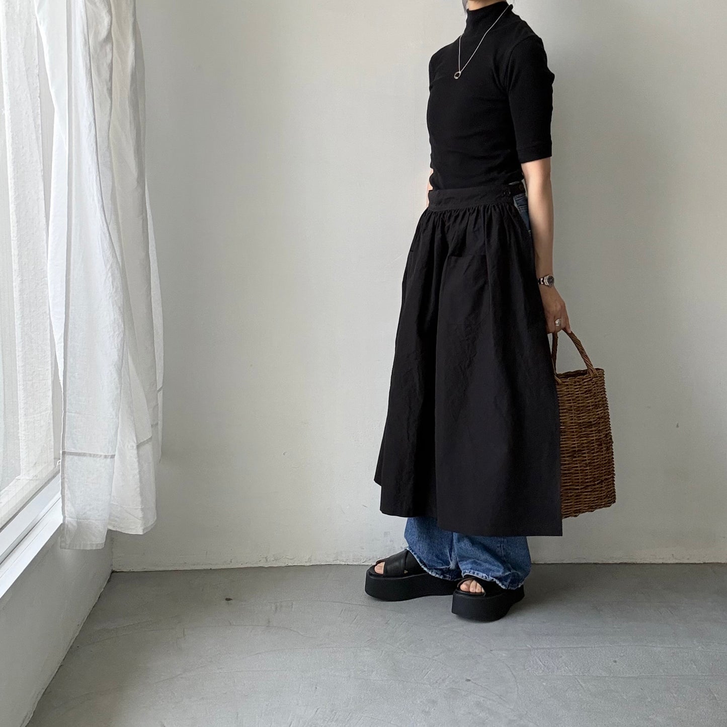 R&D.M.Co  コットンリネンシルクワッシャーサロンエプロン　ブラック