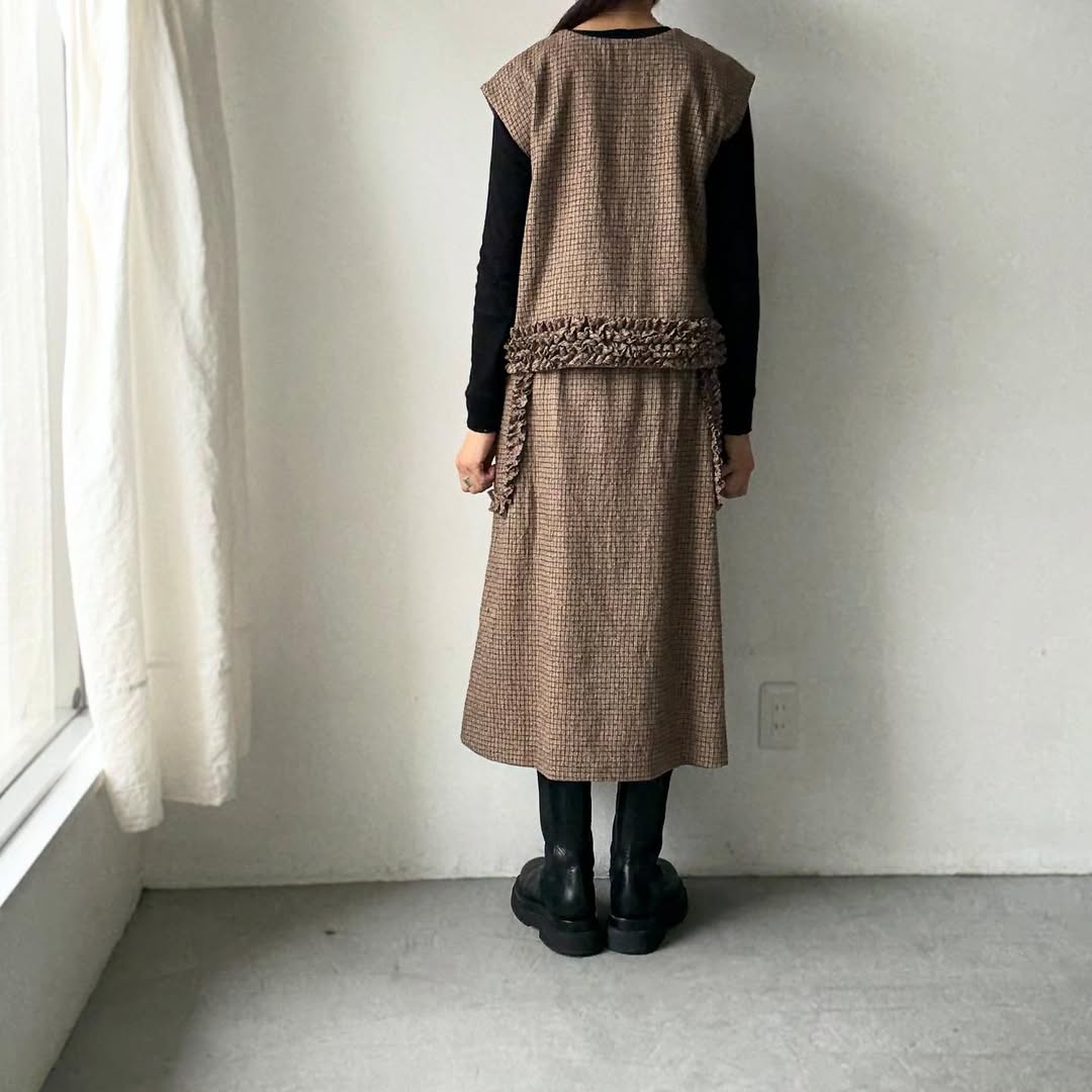 R&D.M.Co  フリルデコレーションボタンビブ　チェック