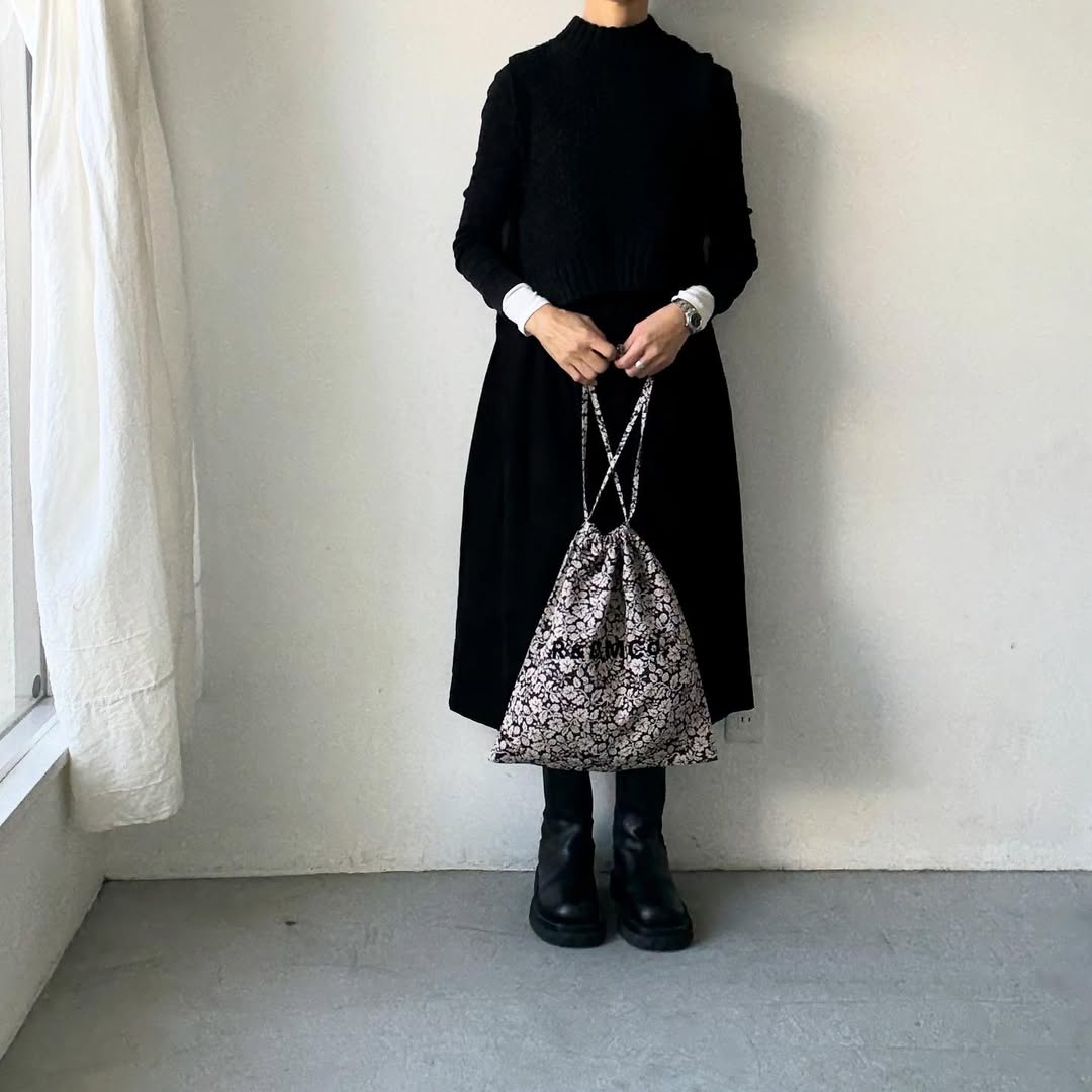 R&D.M.Co  ワイルドベリーリネンドローストリングバッグラージ　ブラック×フラックス