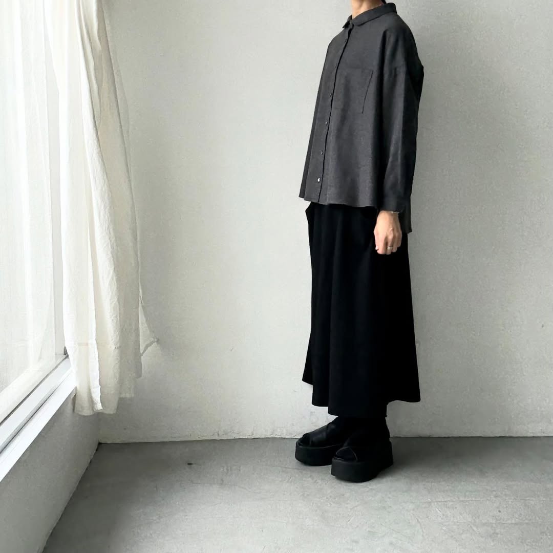 Linenya  コットンヤク丸襟長袖ブラウス　チャコール