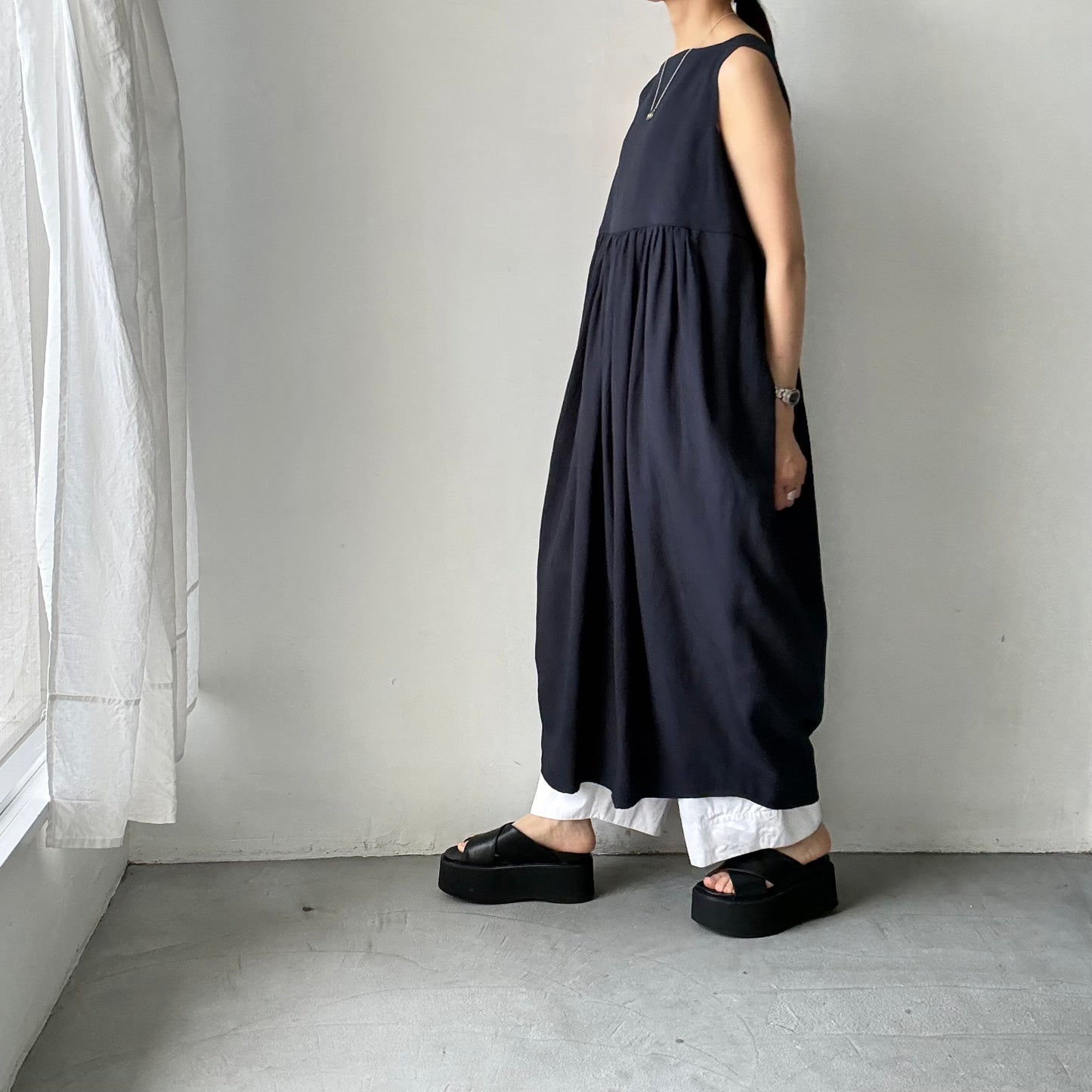 TENNE HANDCRAFTED MODERN ビスコースリネンノースリーブコクーンドレス