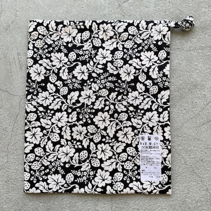 R&D.M.Co  ワイルドベリーリネンドローストリングバッグスモール　ブラック×ホワイト