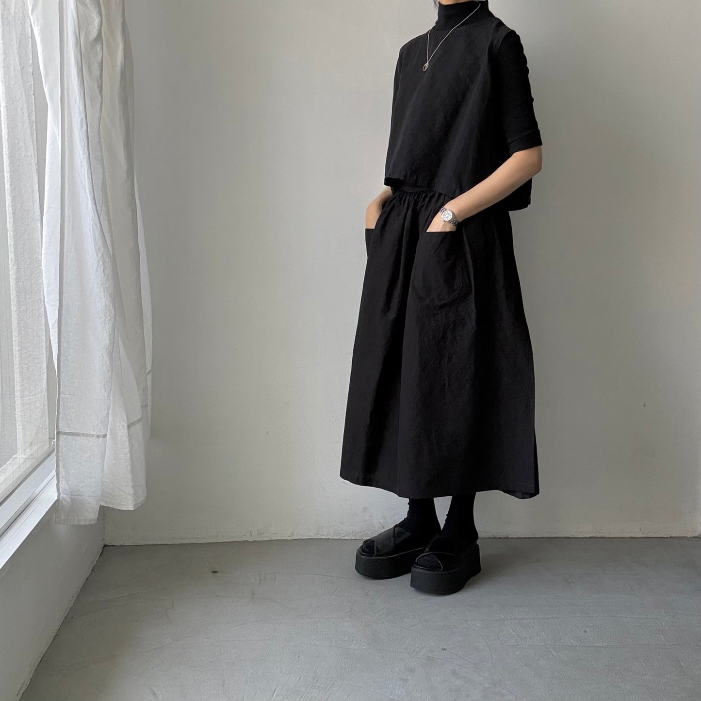 R&D.M.Co  コットンリネンシルクワッシャーサロンエプロン　ブラック