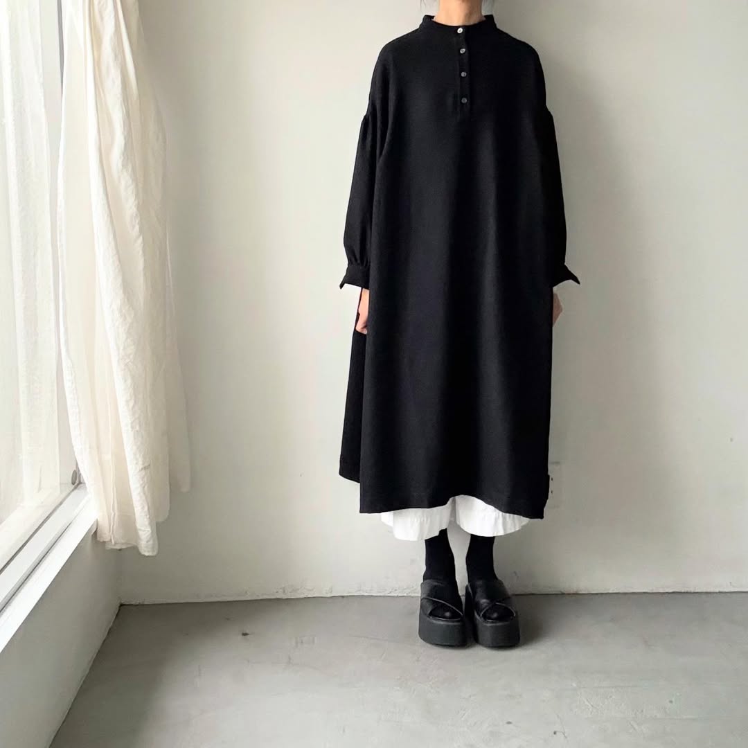 Linenya  ウール混スタンドカラーワンピース　ブラック