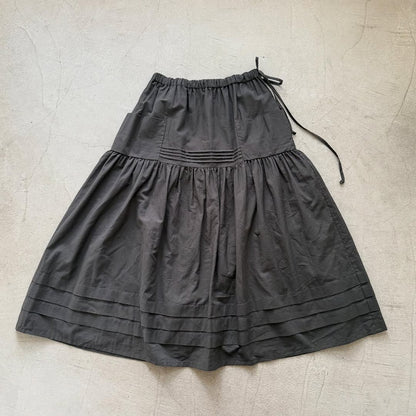 MAGALI コットンシルクピンタックスカート　チャコール