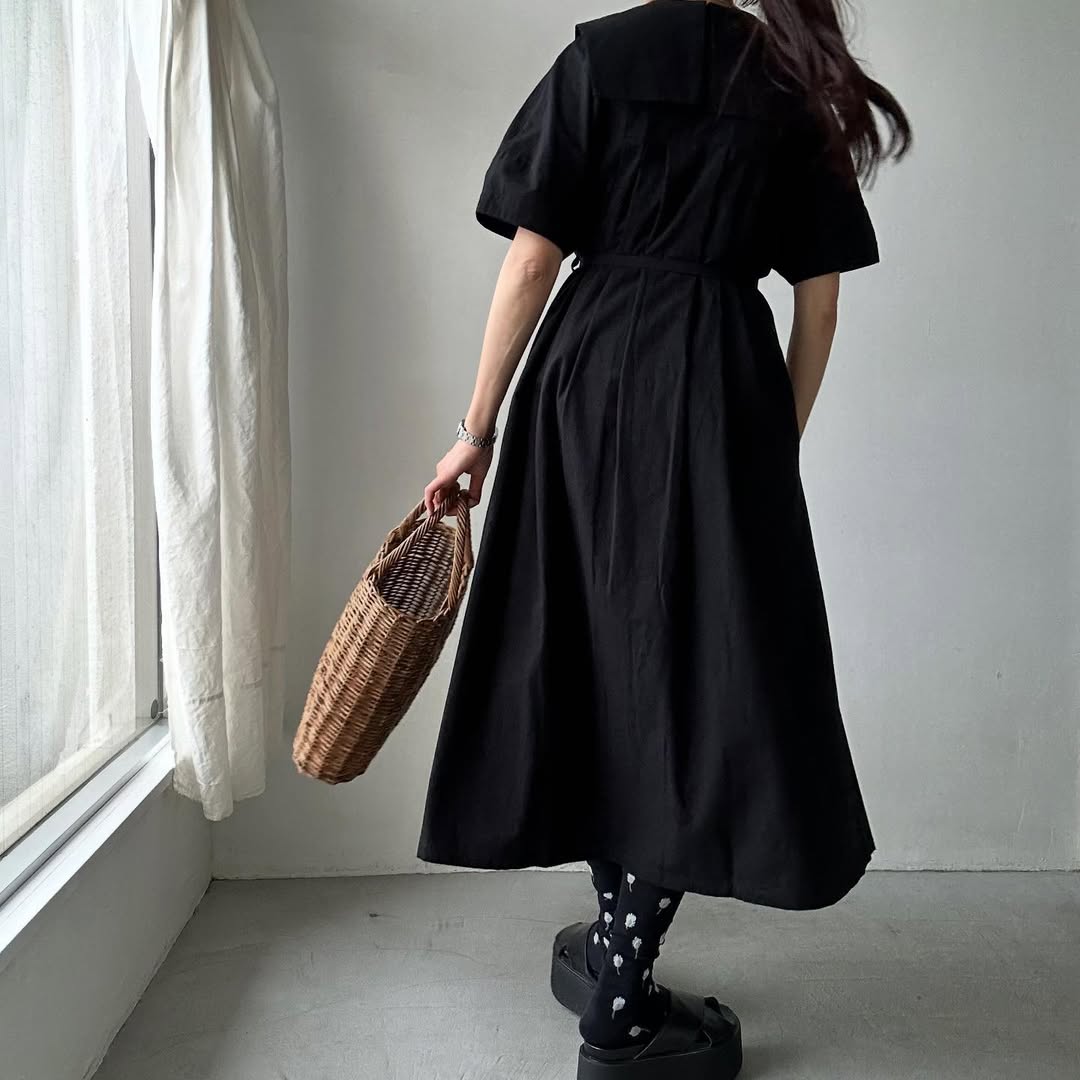 MAGALI 天日干しコットンスクエアカラーワンピース　ブラック