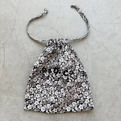 R&D.M.Co  ワイルドベリーリネンドローストリングバッグラージ　ブラック×ホワイト