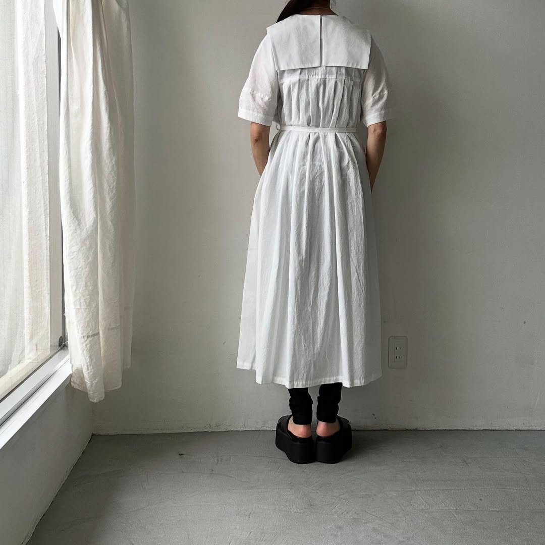 MAGALI 天日干しコットンスクエアカラーワンピース　ホワイト