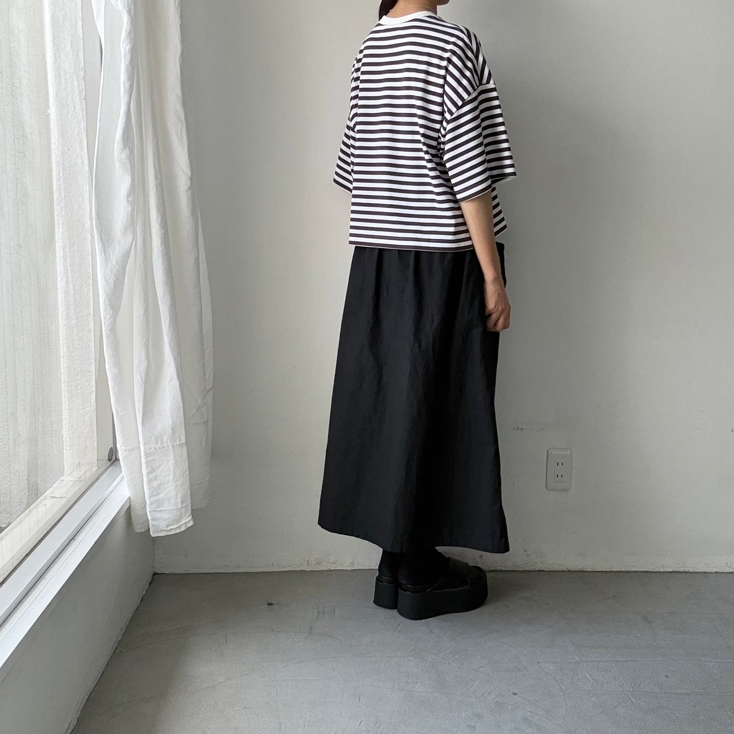 atelier naruse  コットンボーダー半袖カットソー　チャコール