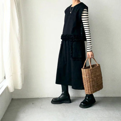 R&D.M.Co  フリルデコレーションボタンビブ　ブラック