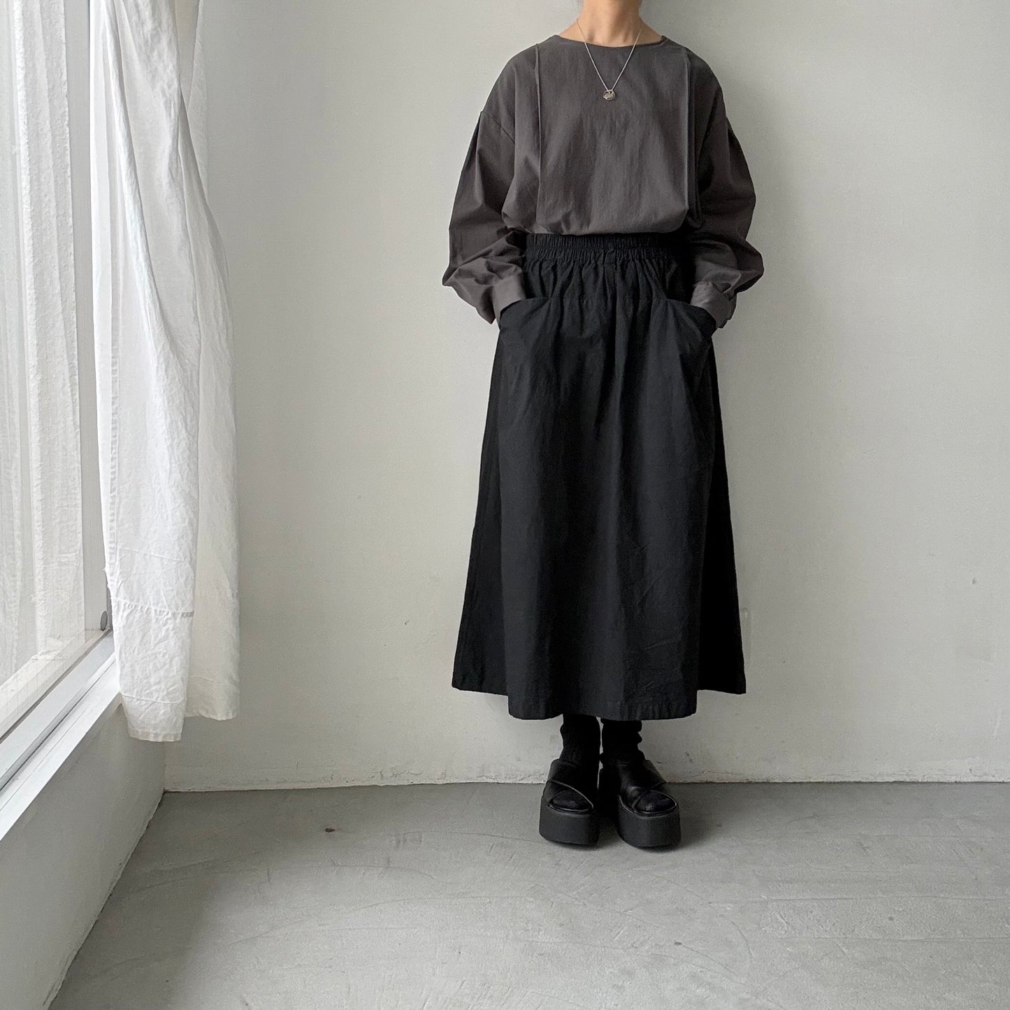 atelier naruse  オーガニックコットンタックブラウス