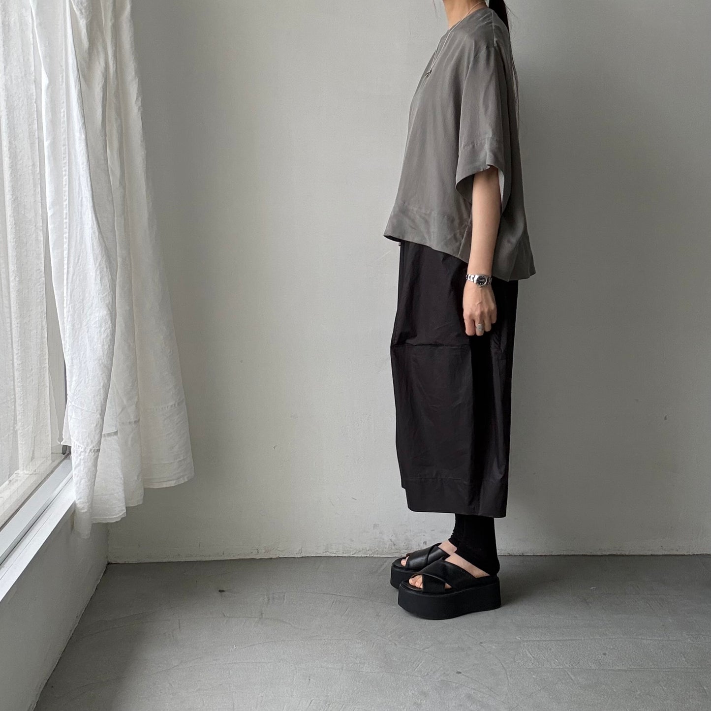 TENNE HANDCRAFTED MODERN ハーフスリーブトップス　グレー