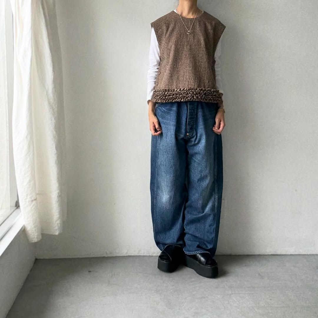 R&D.M.Co  フリルデコレーションボタンビブ　チェック