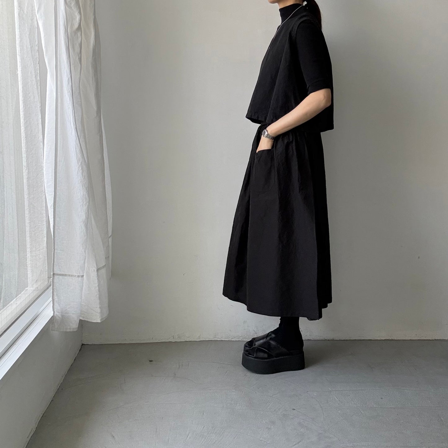 R&D.M.Co  コットンリネンシルクワッシャーサロンエプロン　ブラック