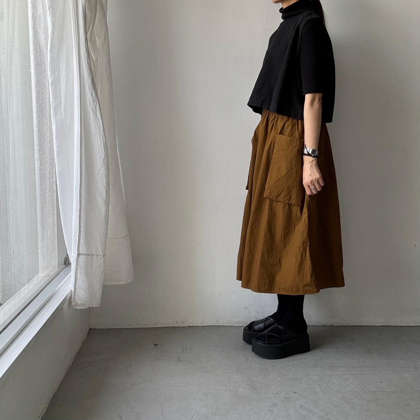R&D.M.Co 　シュリンクコットンガーメントダイポケットスカート　ブラウン