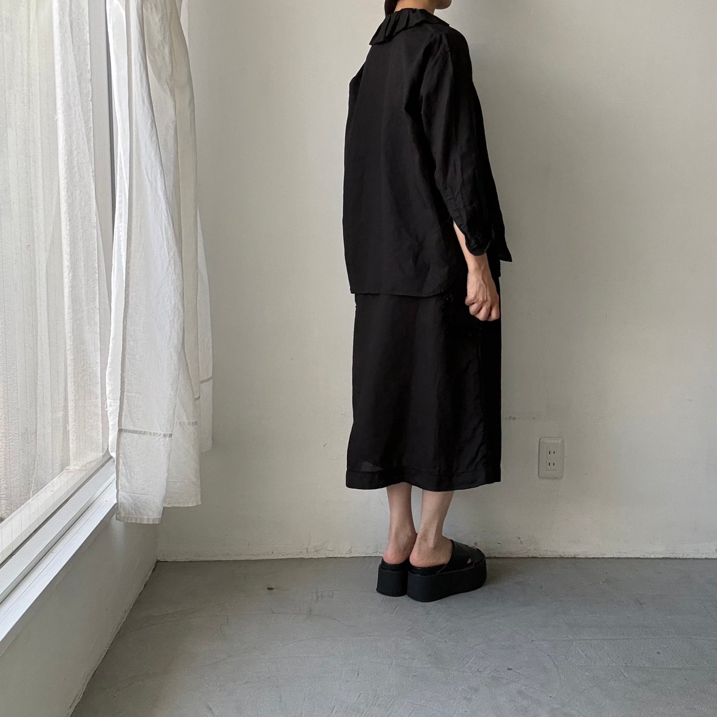 R&D.M.Co  リネンガーメントダイラッフルカラーブラウス