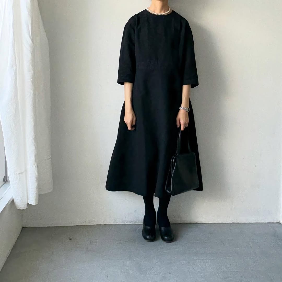 MAGALI ハイカウントコットンリネングレースドレス　ブラック