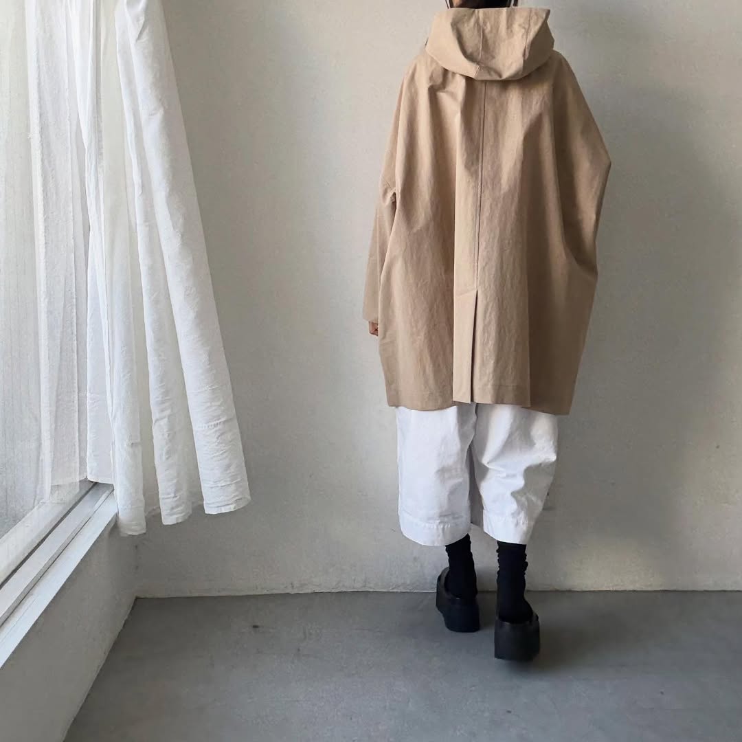 atelier naruse コットンナイロンタフタフーデットコート　ベージュ