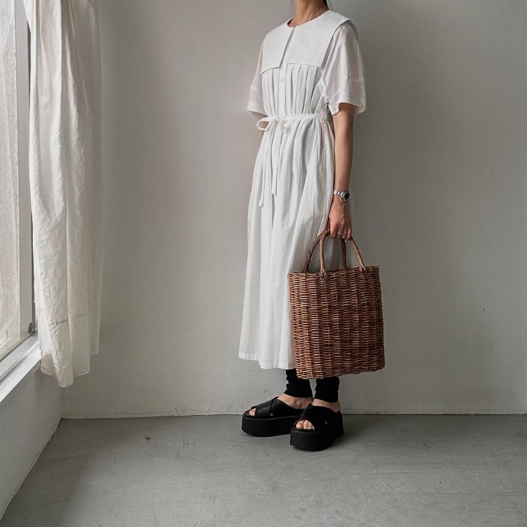 MAGALI 天日干しコットンスクエアカラーワンピース　ホワイト