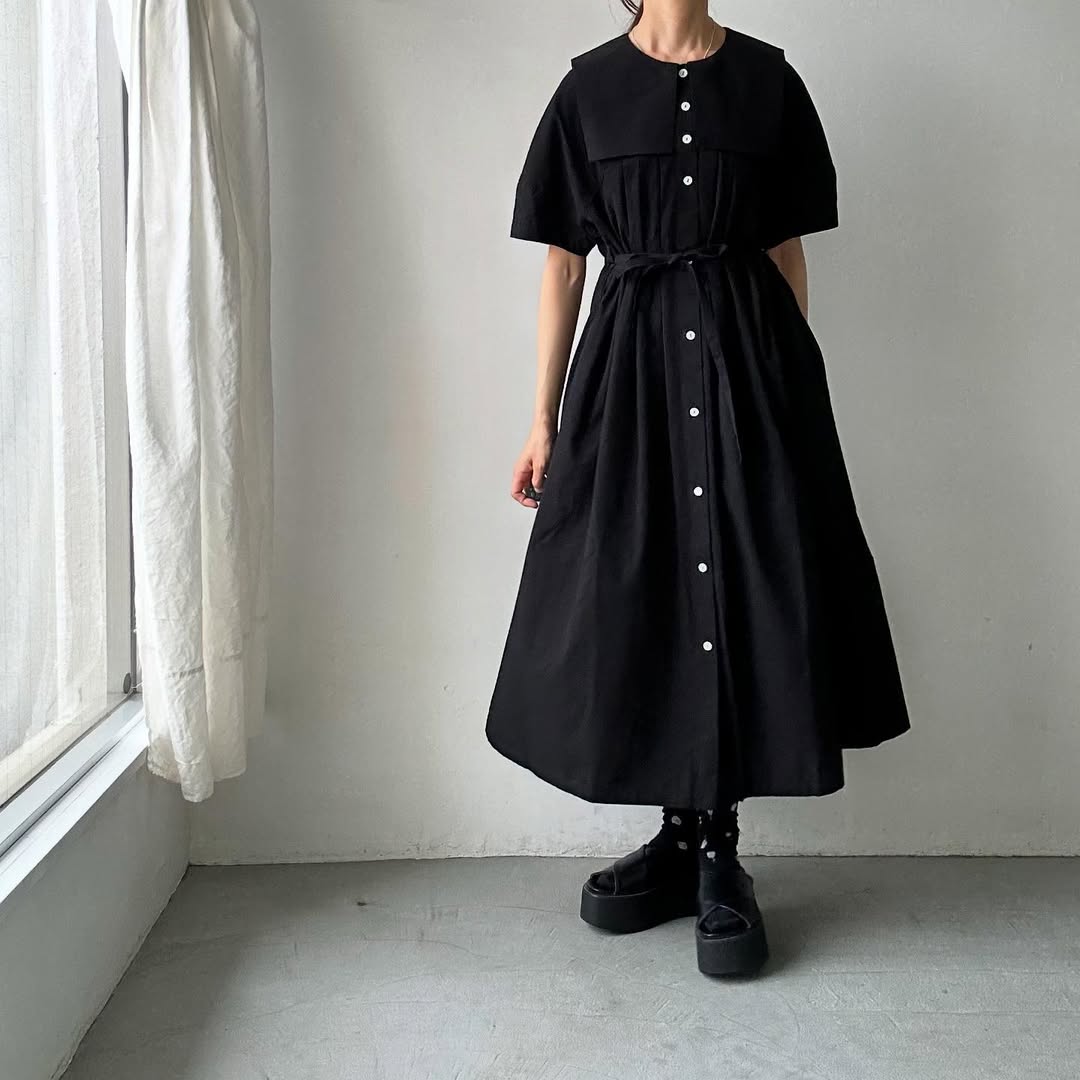 MAGALI 天日干しコットンスクエアカラーワンピース　ブラック