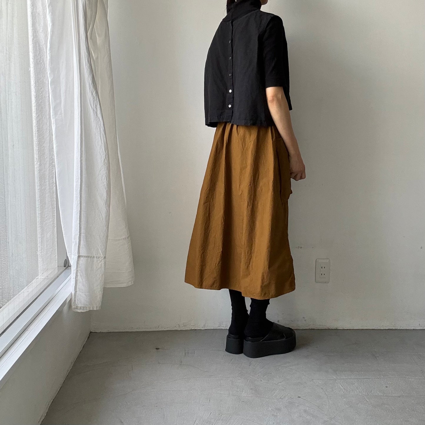 R&D.M.Co 　シュリンクコットンガーメントダイポケットスカート　ブラウン