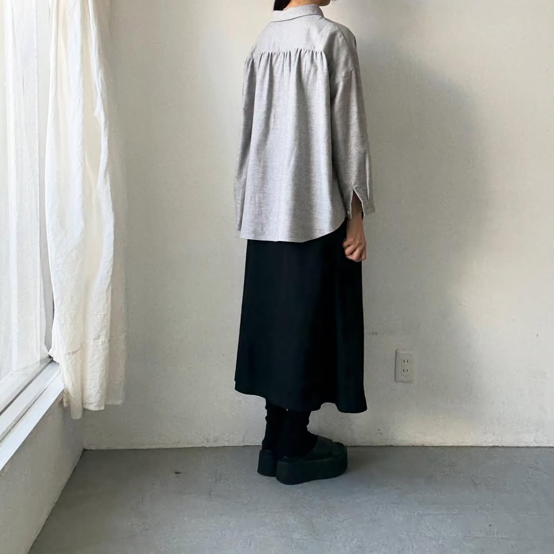 Linenya  コットンヤク丸襟長袖ブラウス　グレー