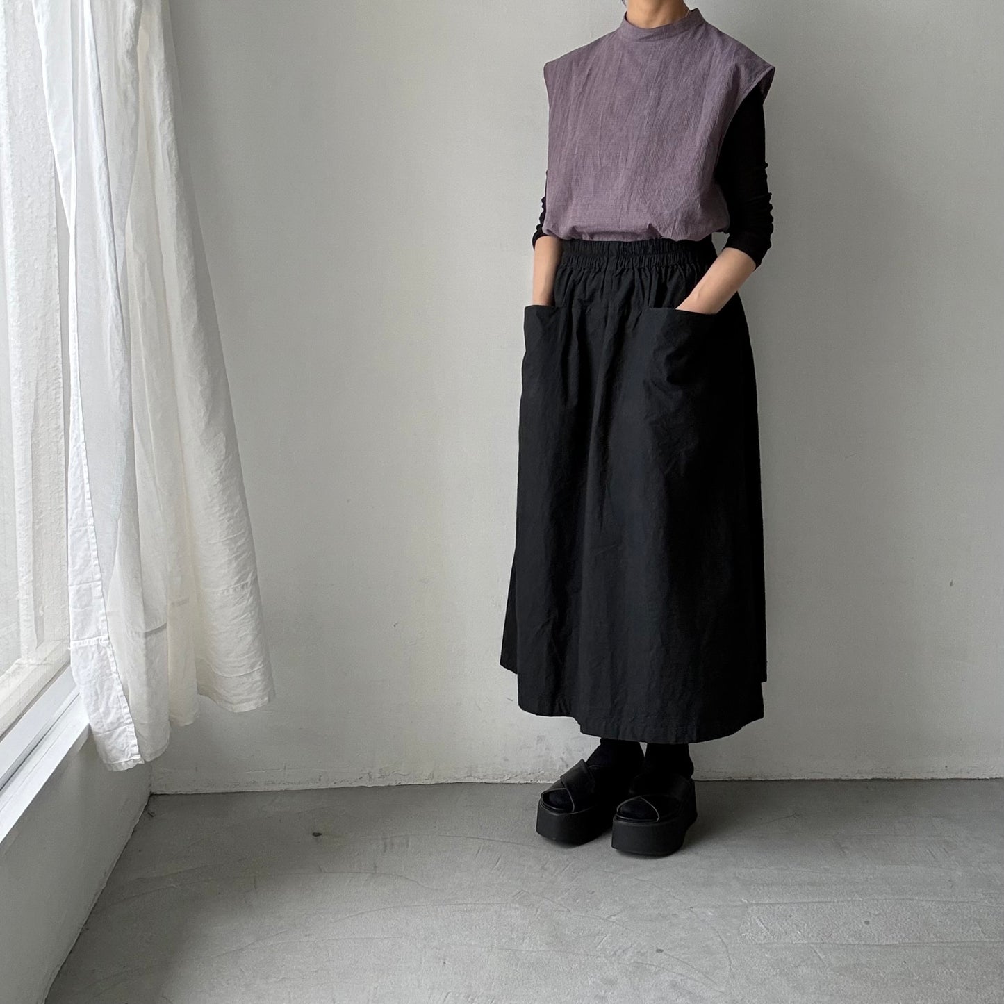 atelier d'antan Pigott コットンリネンノースリーブシャツ