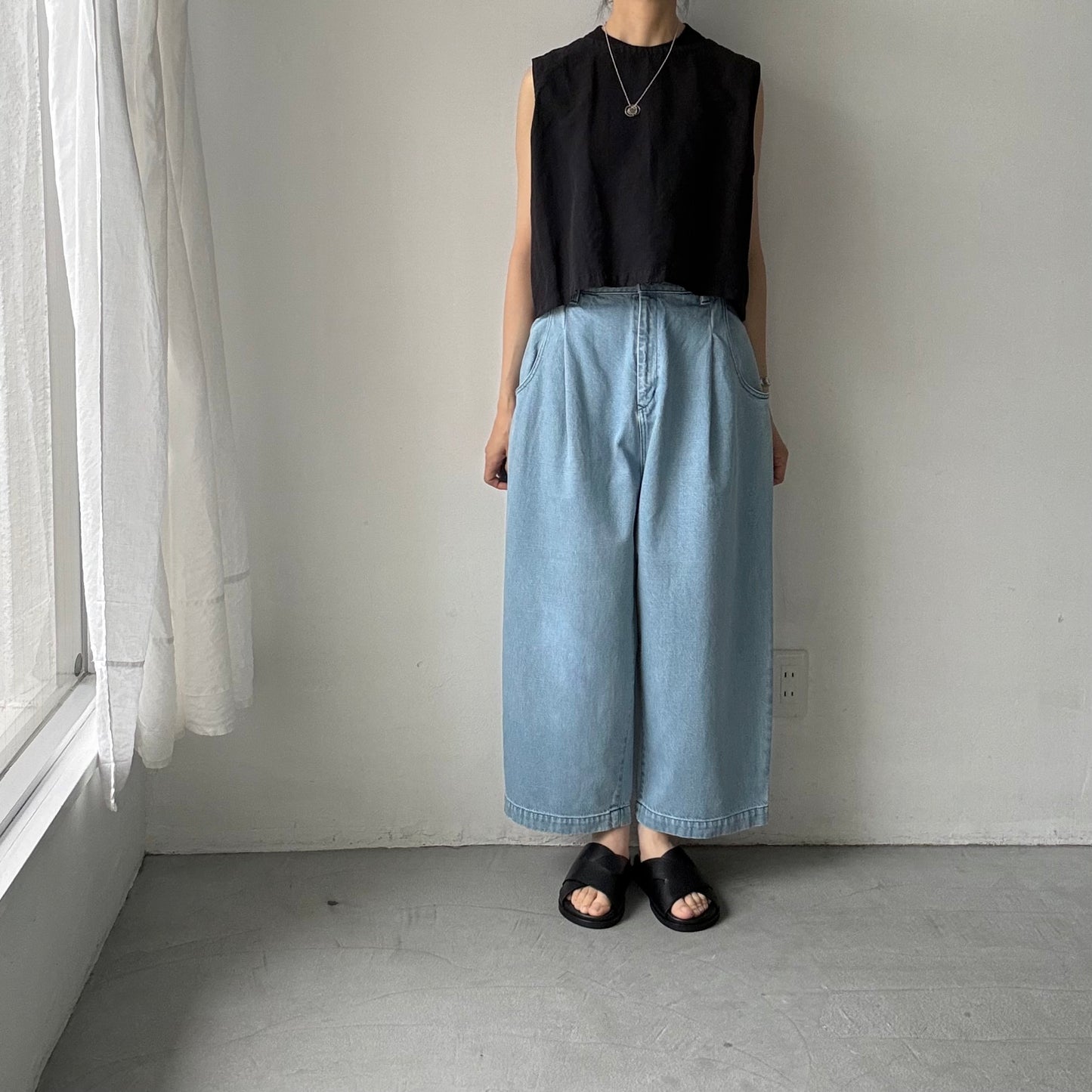 atelier naruse  コットンデニムワイドタックパンツ　size0