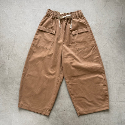 MAGALI コットンコーデュロイフラップポケットパンツ　ベージュ