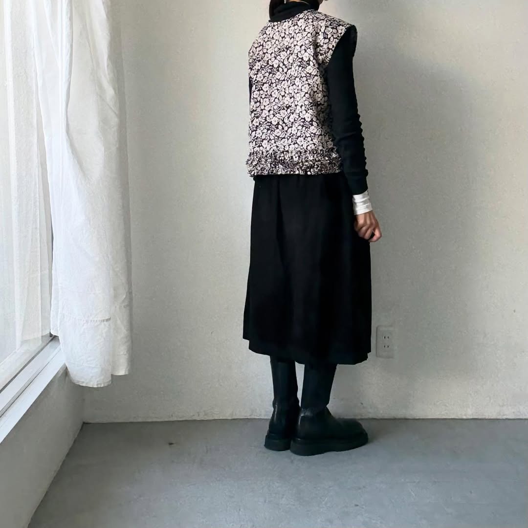 R&D.M.Co  ワイルドベリーリネンフリルデコレーションボタンビブ